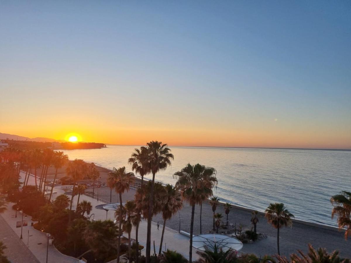 Sunnypalms - Beachfront Penthouse With Stunning Sea View Estepona Exteriör bild