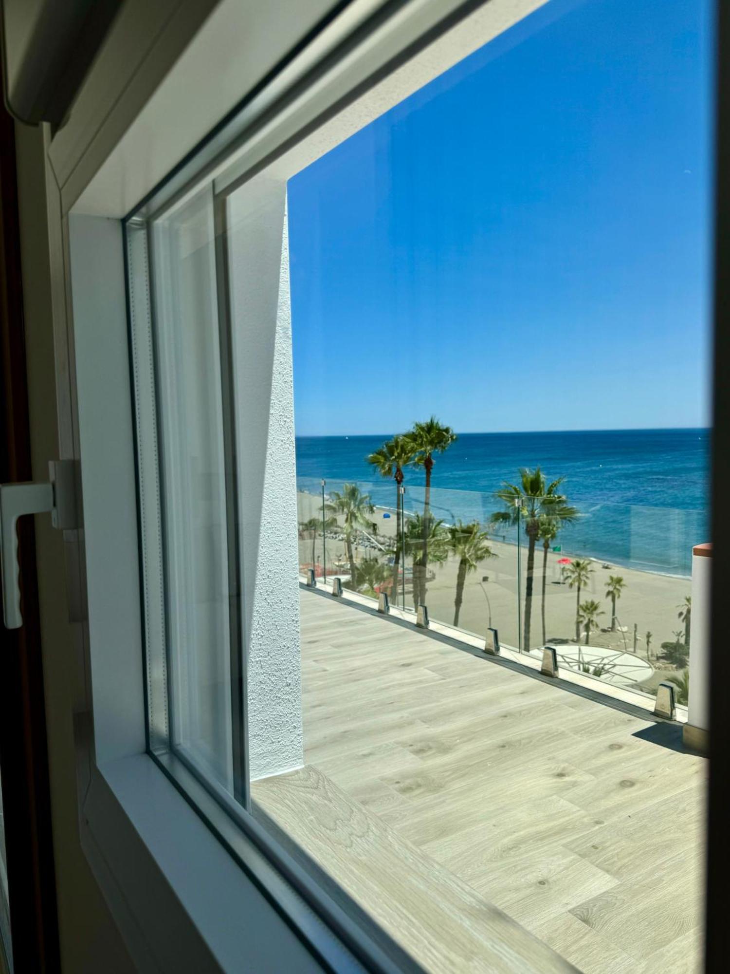 Sunnypalms - Beachfront Penthouse With Stunning Sea View Estepona Exteriör bild