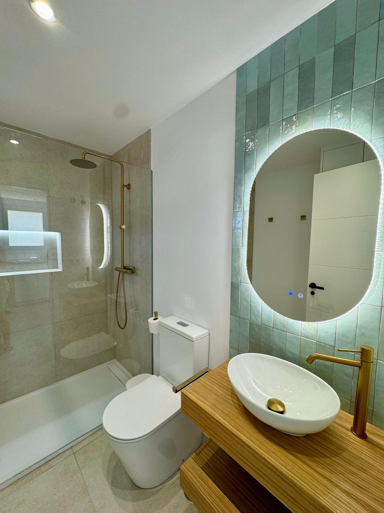 Sunnypalms - Beachfront Penthouse With Stunning Sea View Estepona Exteriör bild