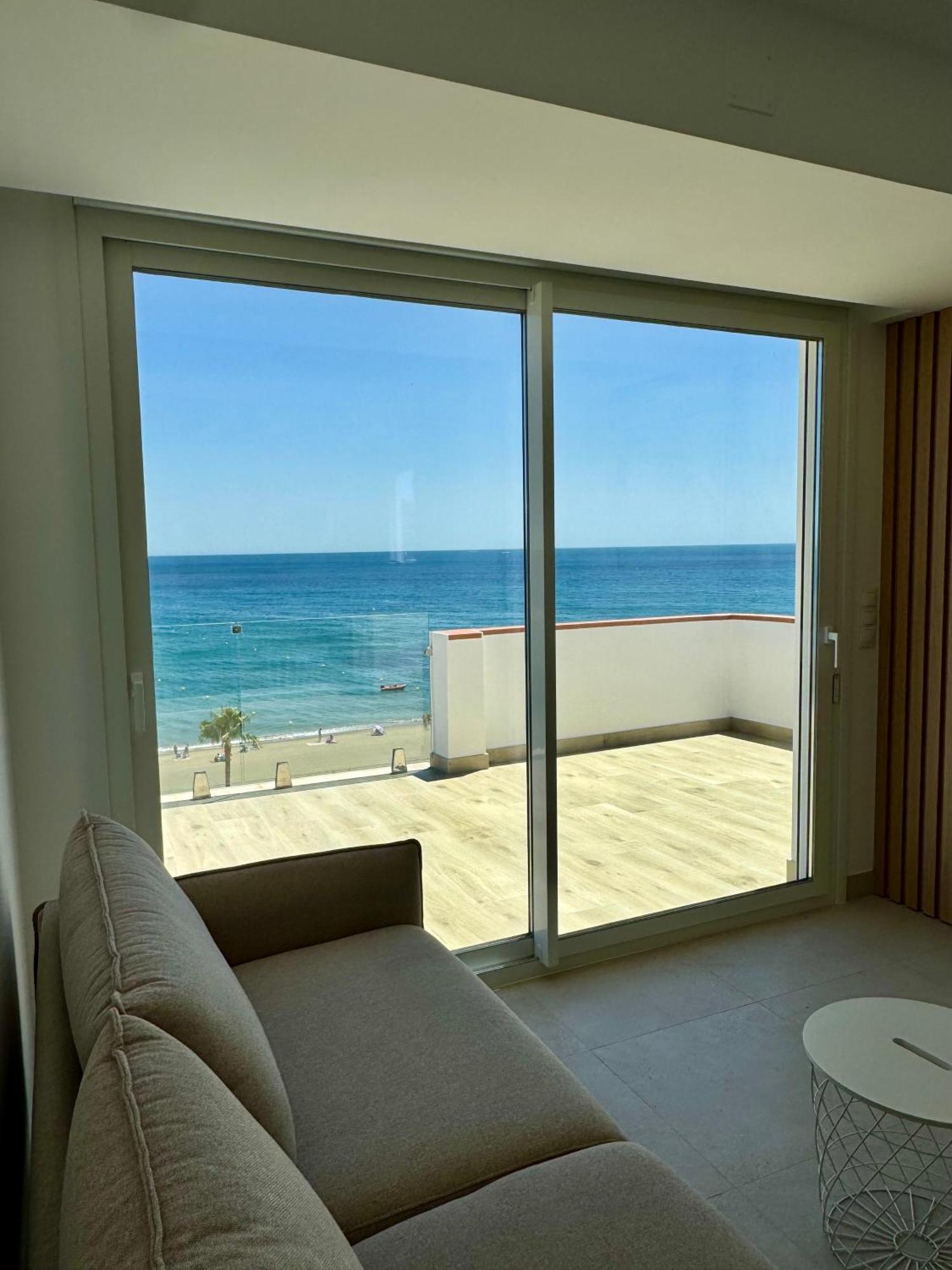 Sunnypalms - Beachfront Penthouse With Stunning Sea View Estepona Exteriör bild