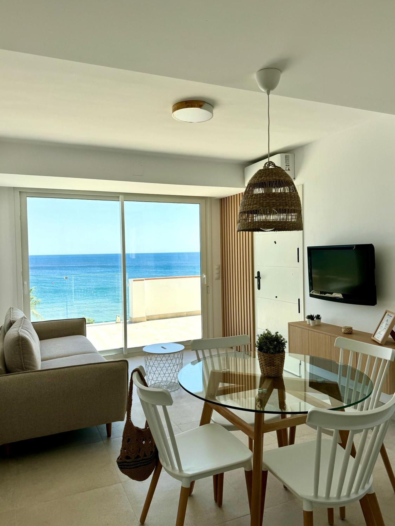 Sunnypalms - Beachfront Penthouse With Stunning Sea View Estepona Exteriör bild
