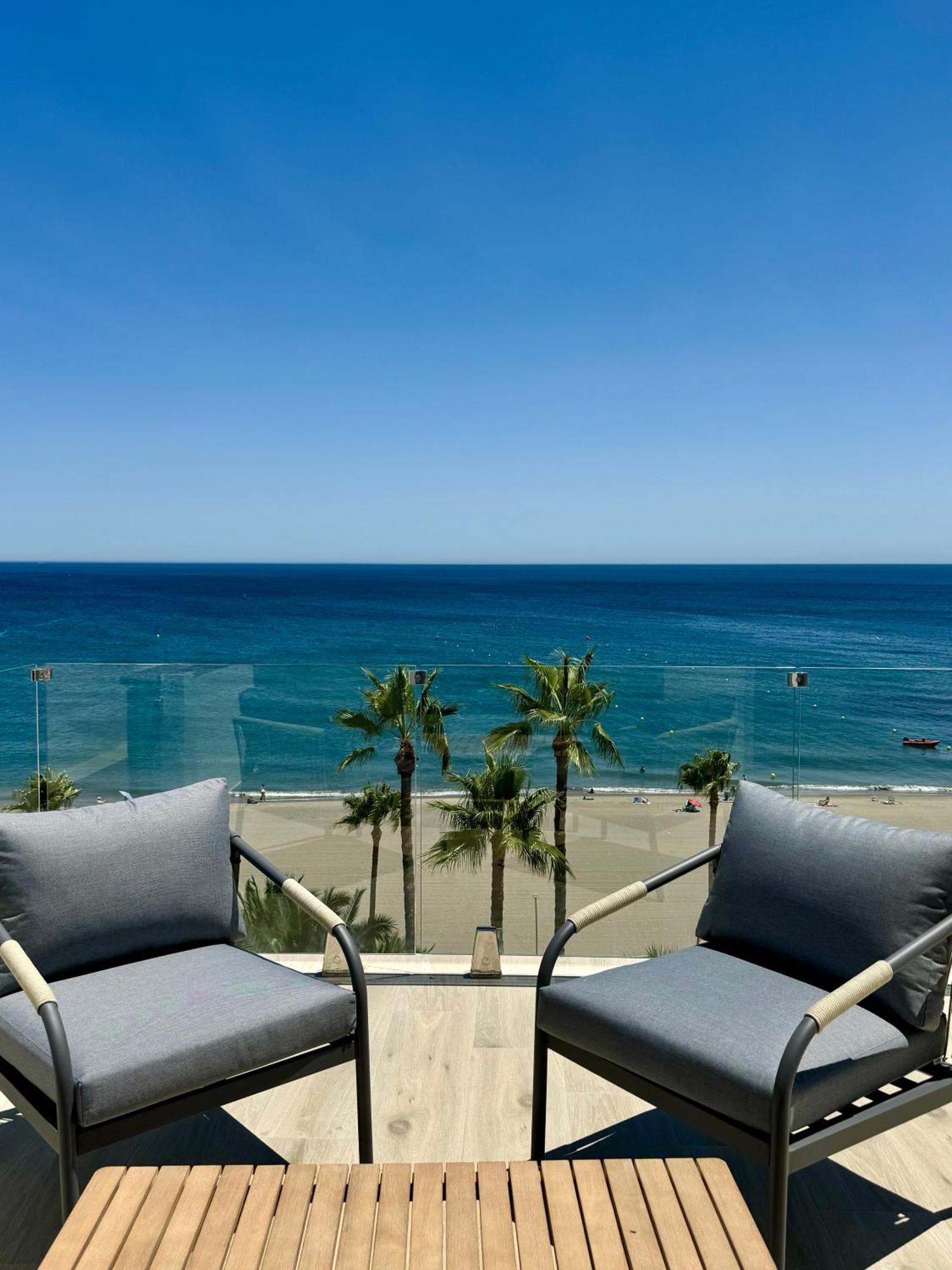 Sunnypalms - Beachfront Penthouse With Stunning Sea View Estepona Exteriör bild