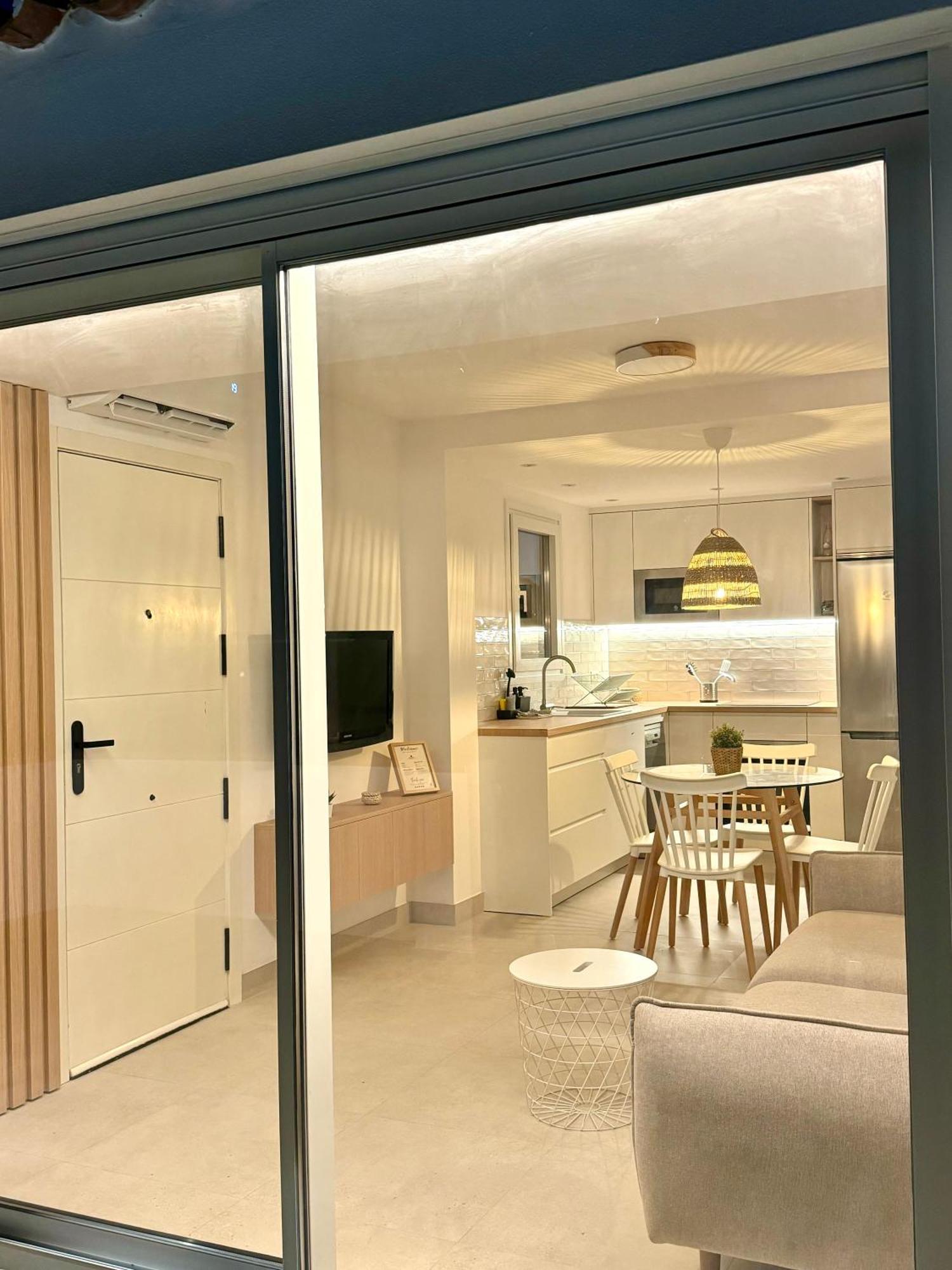 Sunnypalms - Beachfront Penthouse With Stunning Sea View Estepona Exteriör bild