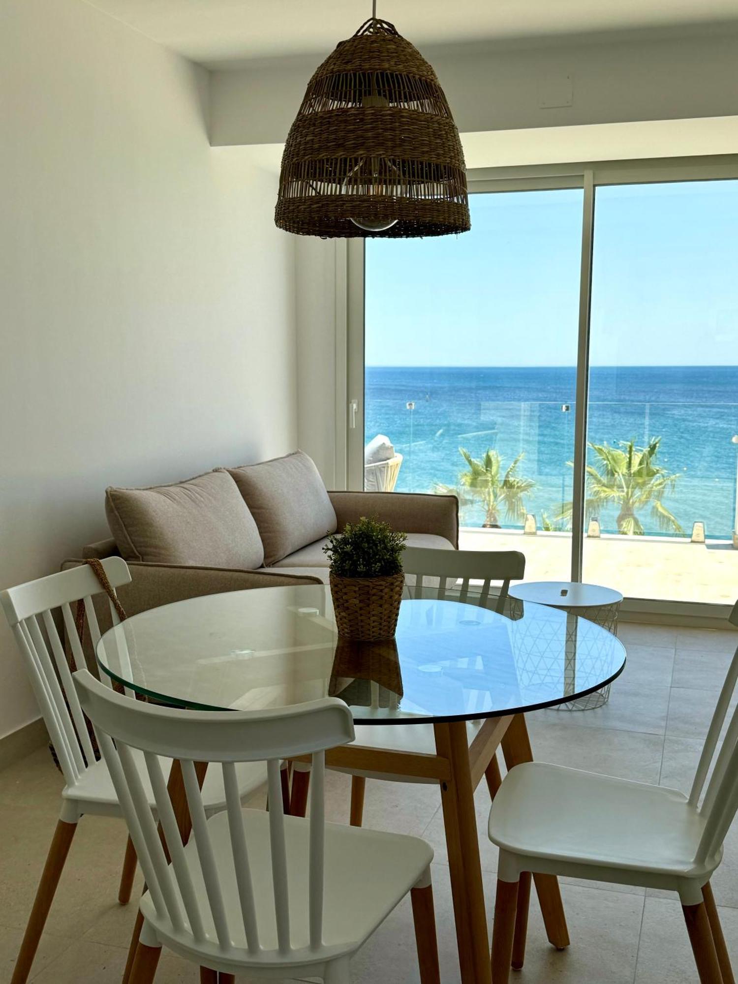 Sunnypalms - Beachfront Penthouse With Stunning Sea View Estepona Exteriör bild