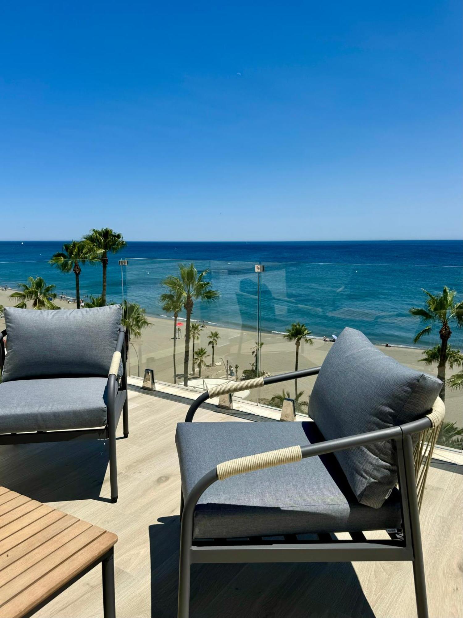 Sunnypalms - Beachfront Penthouse With Stunning Sea View Estepona Exteriör bild