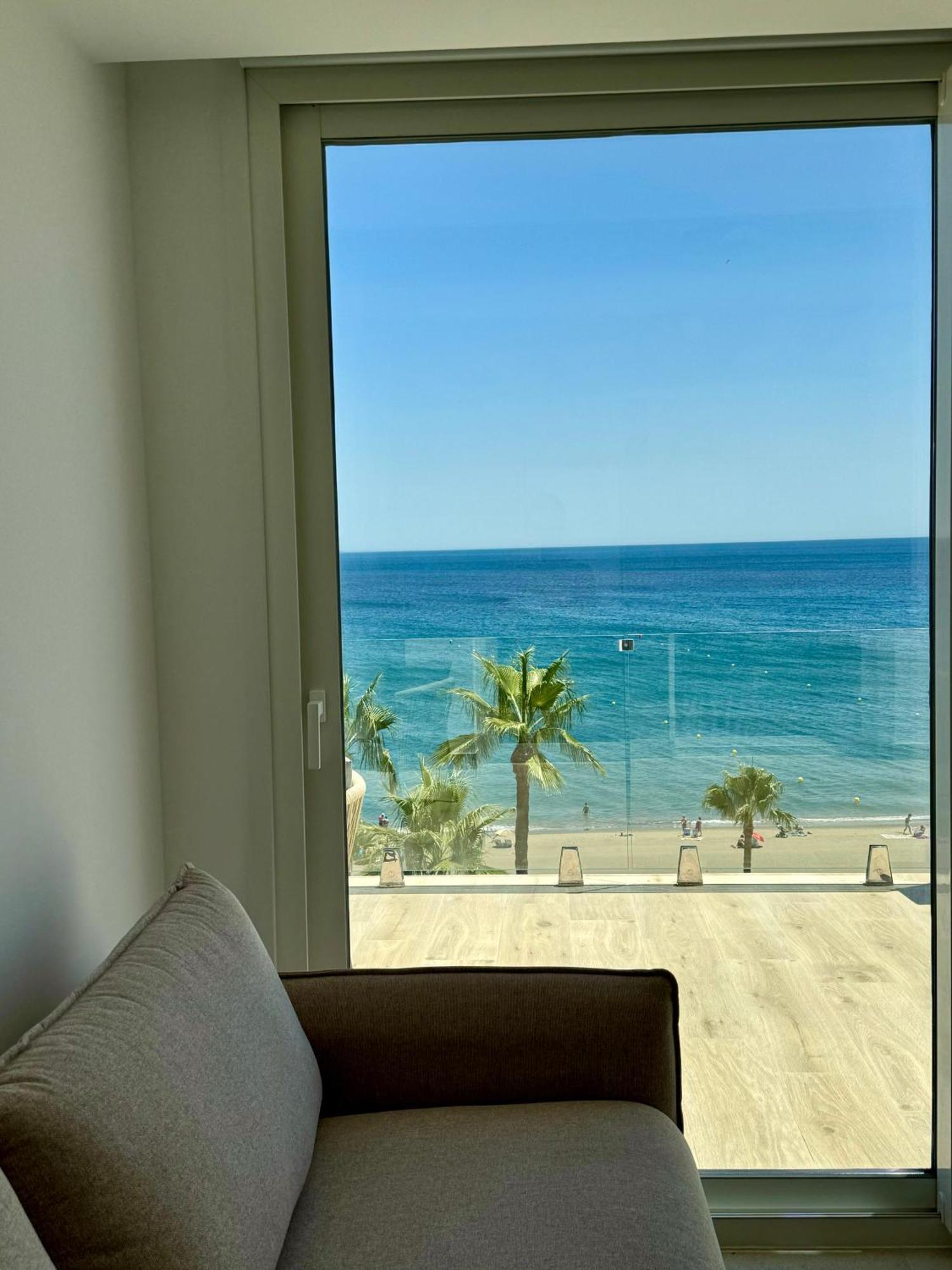 Sunnypalms - Beachfront Penthouse With Stunning Sea View Estepona Exteriör bild