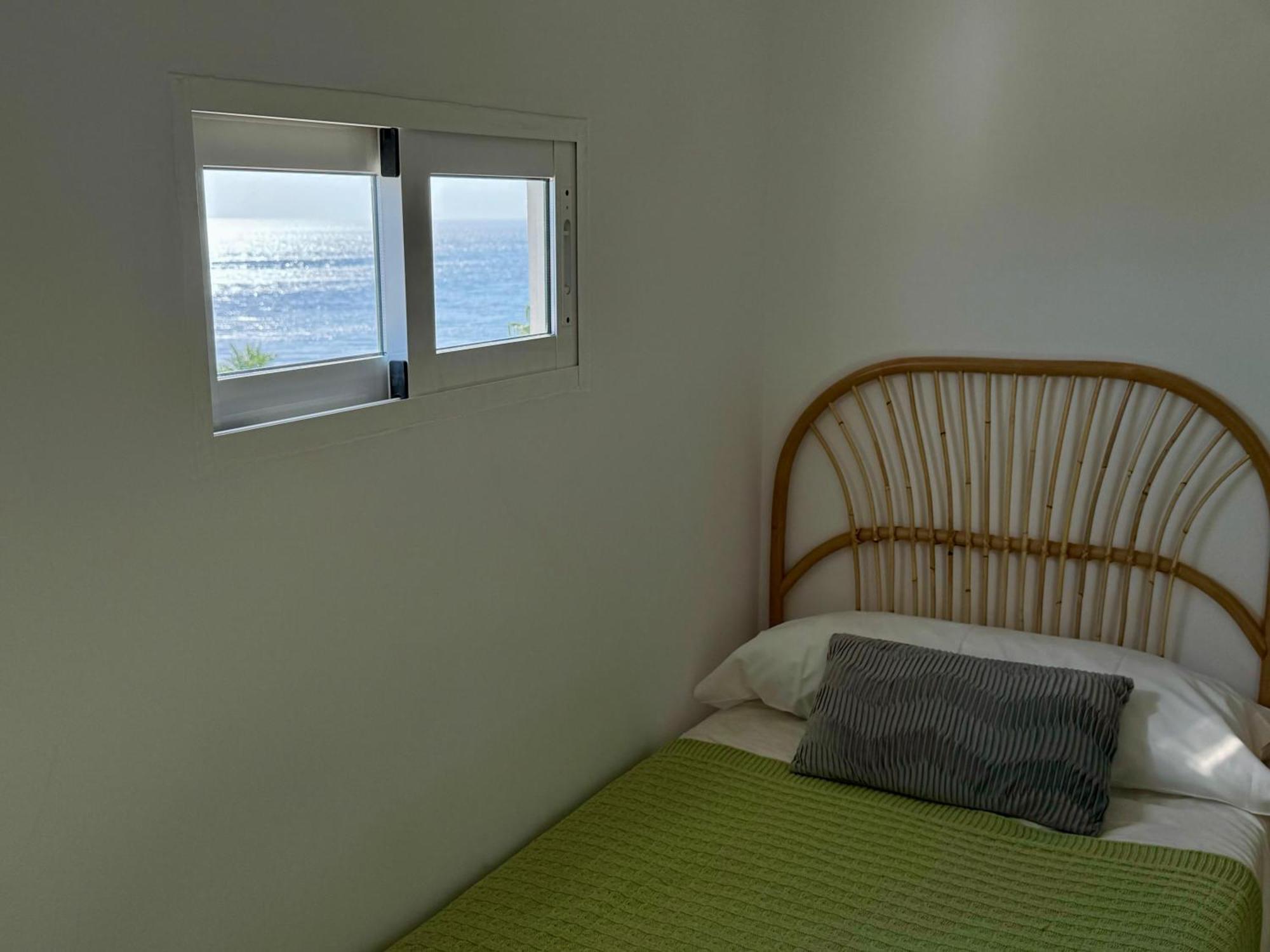 Sunnypalms - Beachfront Penthouse With Stunning Sea View Estepona Exteriör bild